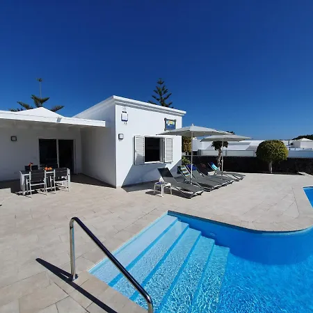 2 Bedroom Cassandra And Katrina With Private Heated Pools. Willa