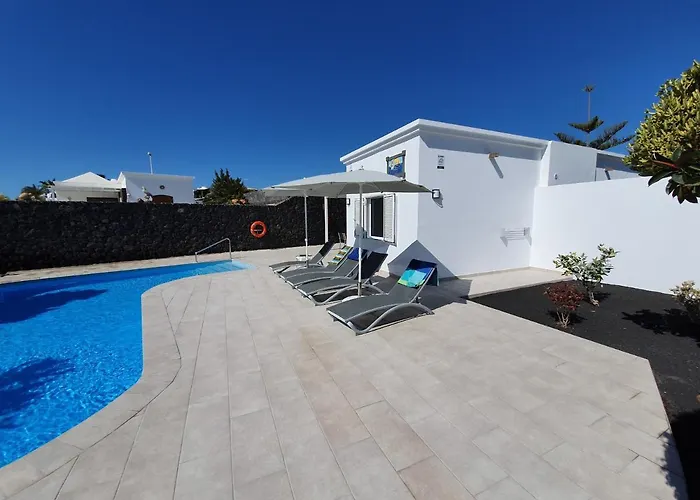 2 Bedroom Cassandra And Katrina With Private Heated Pools. * Puerto del Carmen (Lanzarote)