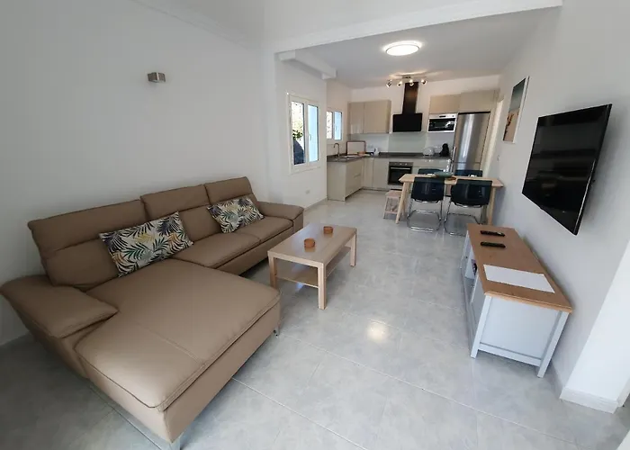 2 Bedroom Cassandra And Katrina With Private Heated Pools.