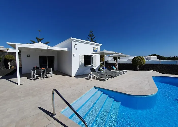 2 Bedroom Cassandra And Katrina With Private Heated Pools. Willa